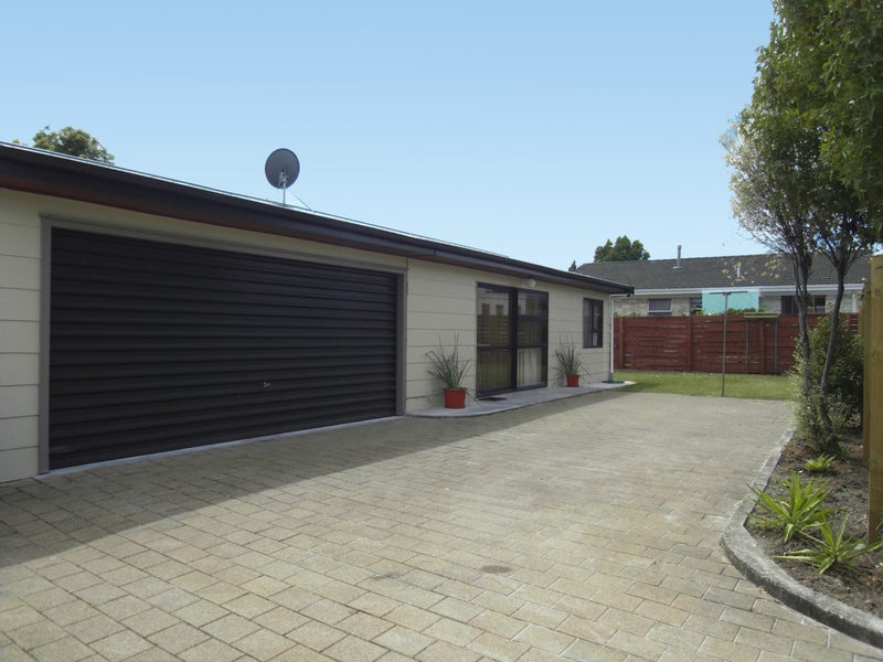 26B Forest Lake Road, Forest Lake, Hamilton - Carousel 1