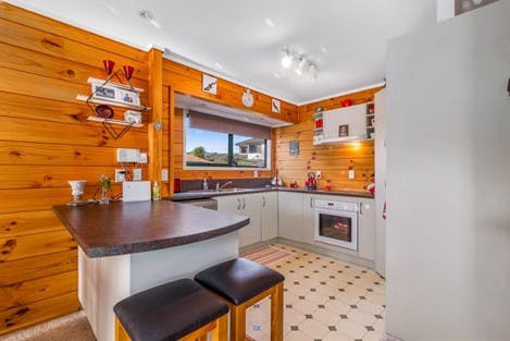 12 Hoyte Place, Pukehangi, Rotorua - Carousel 2