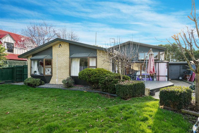 6 Johns Road, Belfast, Christchurch - Carousel 1