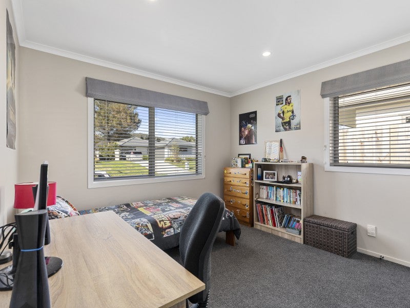 86 Farmer Crescent, Taita, Lower Hutt - Carousel 2