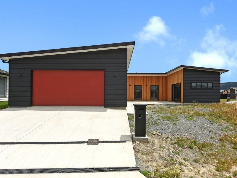 7 Kerrigan Crescent, Trentham, Upper Hutt - Carousel 1