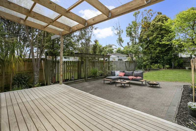 36 Castleford Street, Green Bay, Auckland - Carousel 2