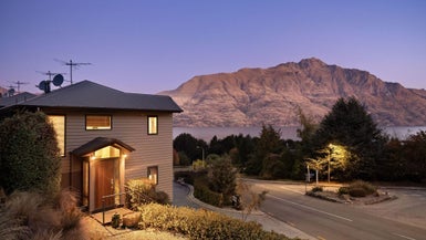 9/8 McKerrow Place, Sunshine Bay, Queenstown - Carousel 1