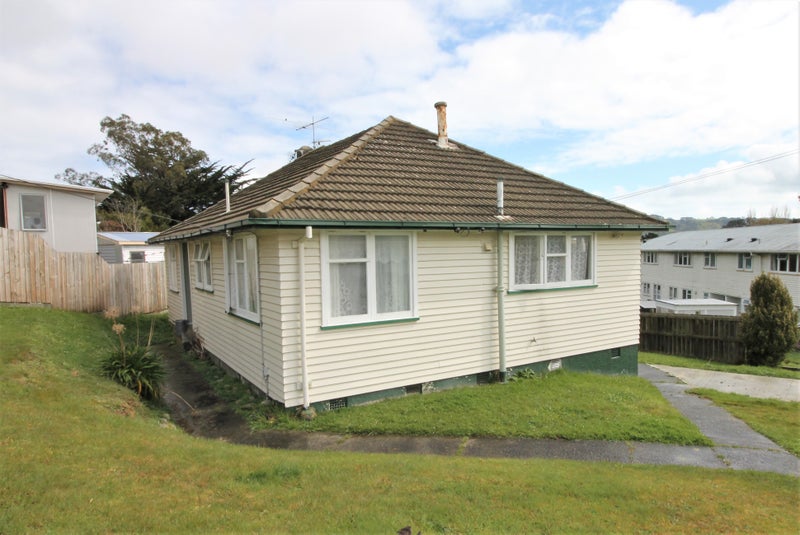 4 Dorset Grove, Cannons Creek, Porirua - Carousel 2