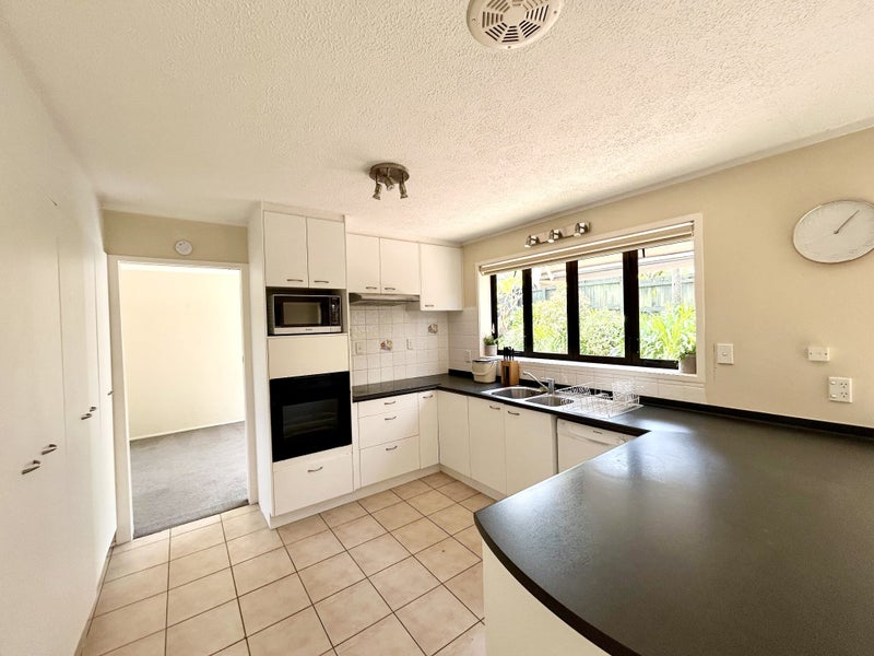 33 James Evans Drive, Northcote, Auckland - Carousel 2
