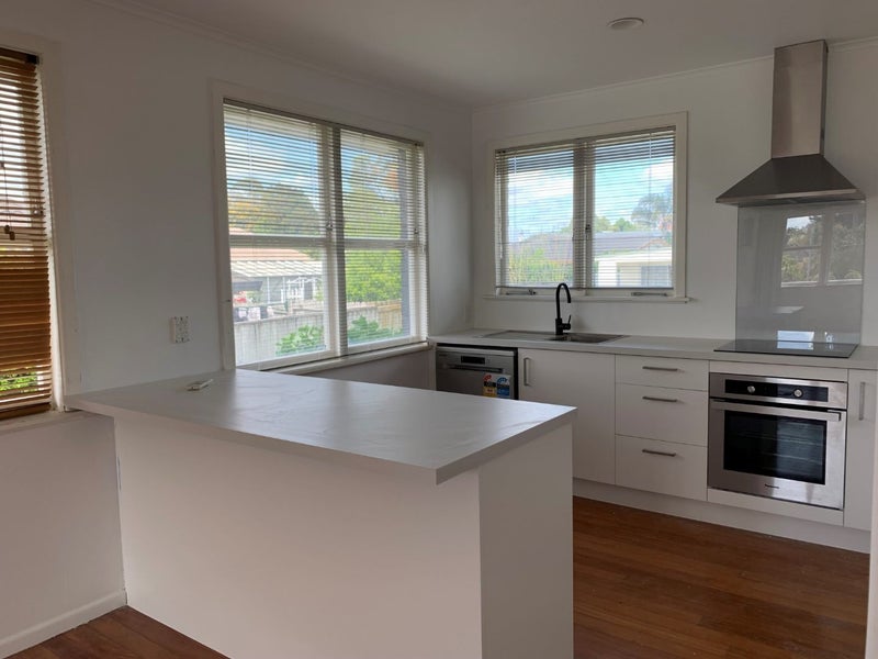6 Sunset Crescent, Maungatapu, Tauranga - Carousel 1