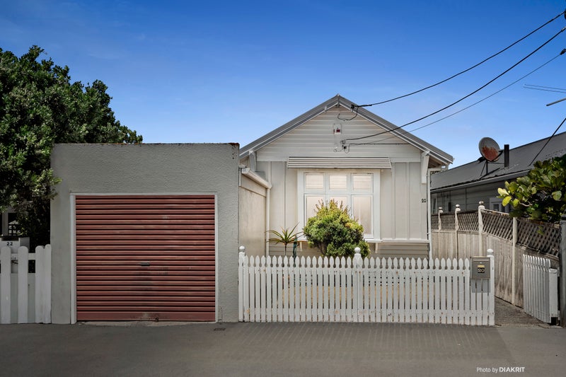 20 Apu Crescent, Lyall Bay, Wellington - Carousel 2