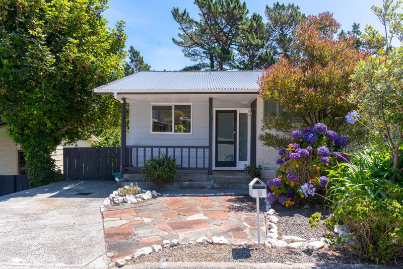 9 Cyril Way, Paparangi, Wellington - Carousel 2