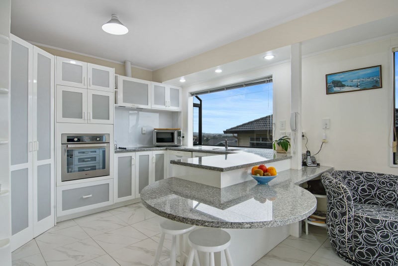 14 Ferntree Terrace, West Harbour, Auckland - Carousel 33