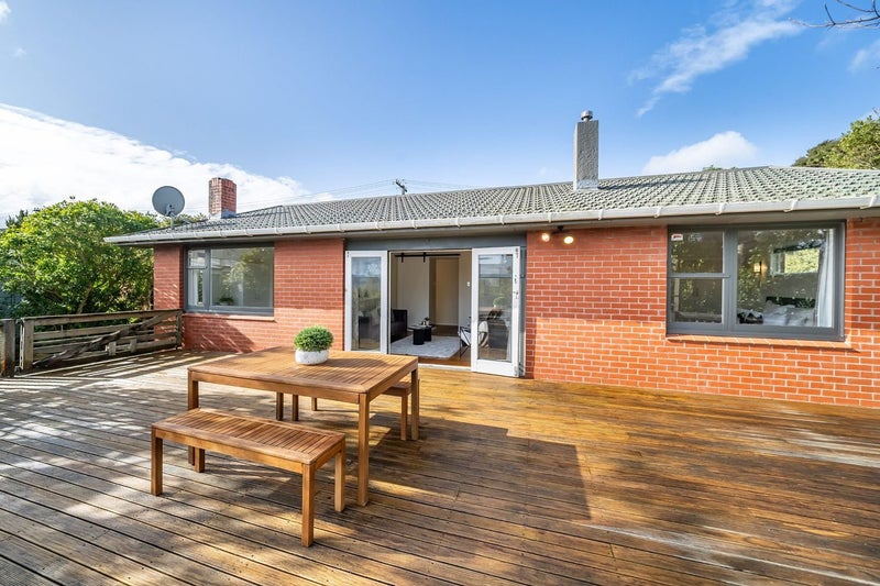 10 Vista Crescent, Maoribank, Upper Hutt - Carousel 1