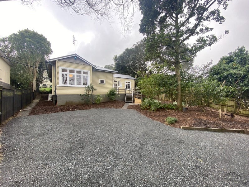 7/0 Owairaka Avenue, Owairaka, Auckland - Carousel 1