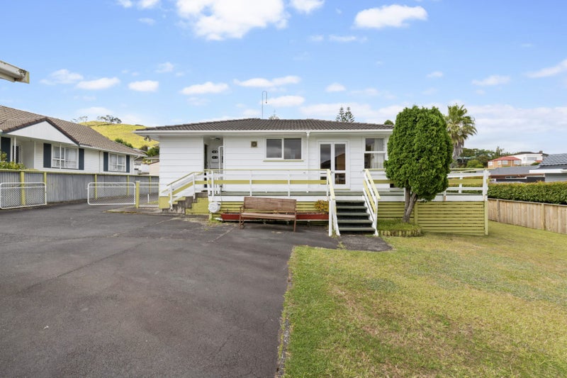 76 Taylor Road, Mangere Bridge, Auckland - Carousel 1