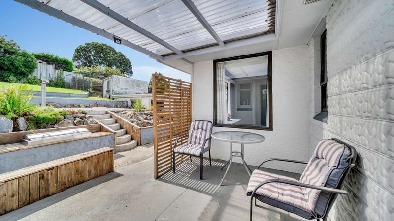 54 Waldron Crescent, Green Island, Dunedin - Carousel 1