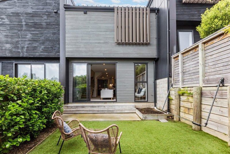 11/80 Seatoun Heights Road, Seatoun, Wellington - Carousel 1