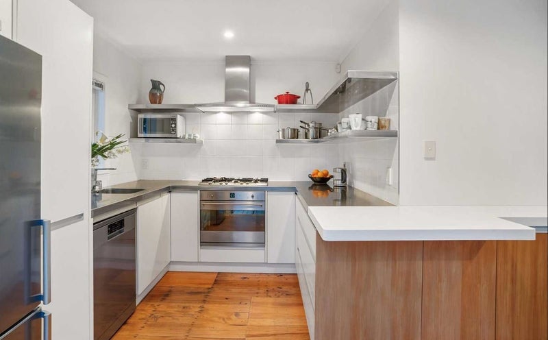 27 Renfrew Avenue, Sandringham, Auckland - Carousel 2