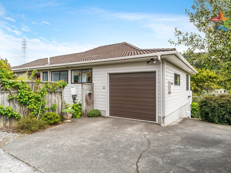 42 Matuhi Street, Tirohanga, Lower Hutt - Carousel 1