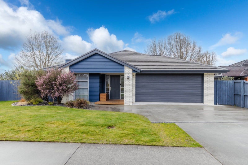 55 Edgeview Crescent, Fitzroy, Hamilton - Carousel 1