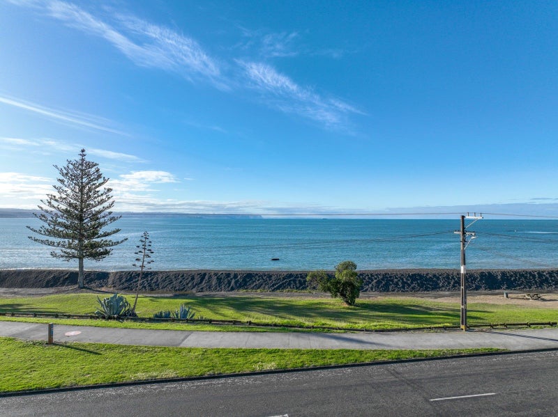 36 Charles Street, Westshore, Napier - Carousel 21