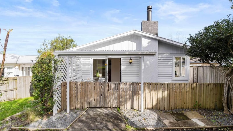 1/42 Lyttelton Avenue, Forrest Hill, Auckland - Carousel 1