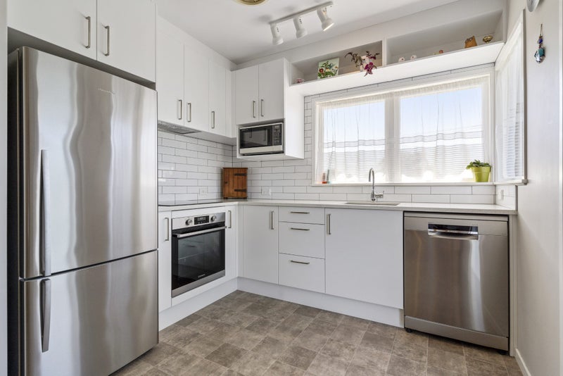 1/766 Beach Road, Browns Bay, Auckland - Carousel 2
