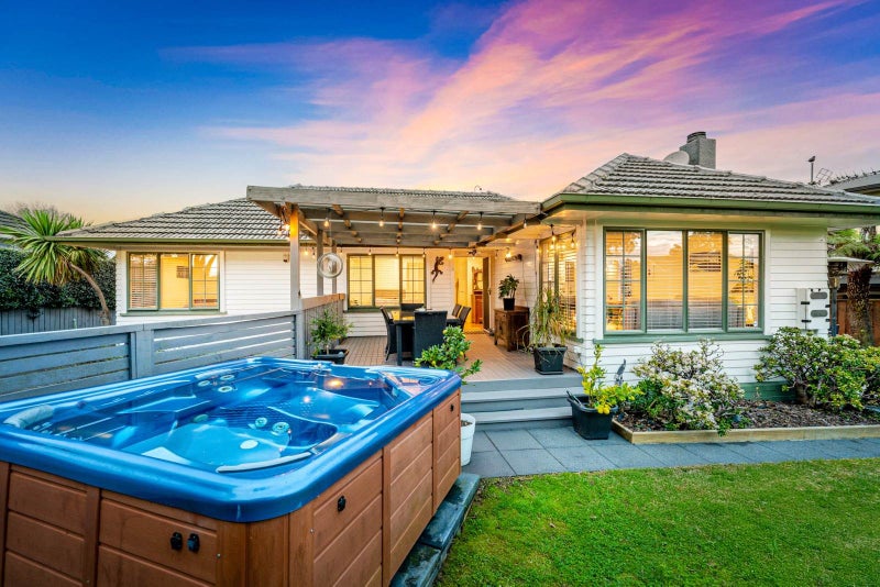 3 Kervil Avenue, Te Atatu Peninsula, Auckland - Carousel 1