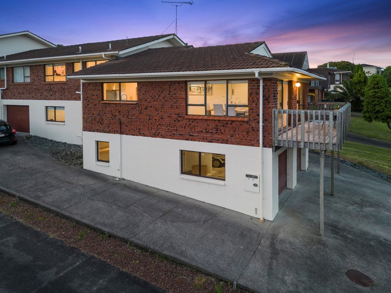 1/10 Lydford Place, Glendene, Auckland - Carousel 2