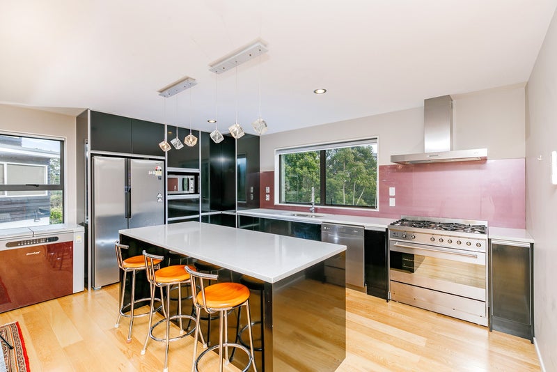 20 Lakeridge Close, Northcross, Auckland - Carousel 2