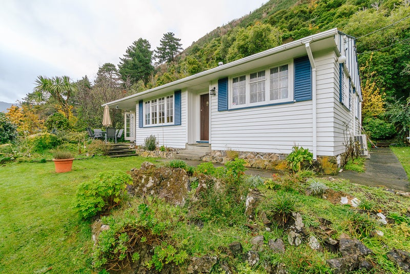 6 Beechwood Lane, Te Marua, Upper Hutt - Carousel 1