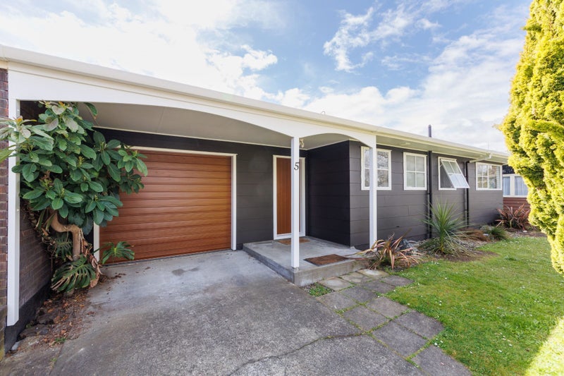 5 Westhaven Grove, Takaro, Palmerston North - Carousel 1