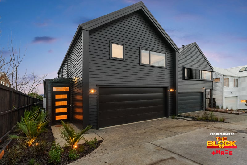 104C Huia Road, Point Chevalier, Auckland - Carousel 1