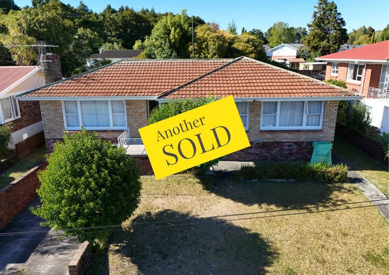 32 Collie Street, Hillpark, Auckland - Carousel 1