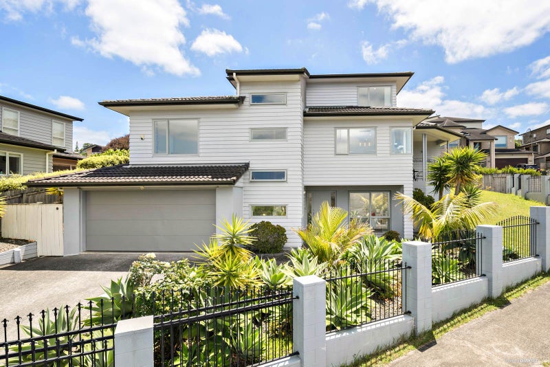 6 Bintulu Place, Fairview Heights, Auckland - Carousel 2