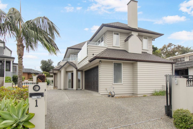 2/1 Te Akau Crescent, Bucklands Beach, Auckland - Carousel 1