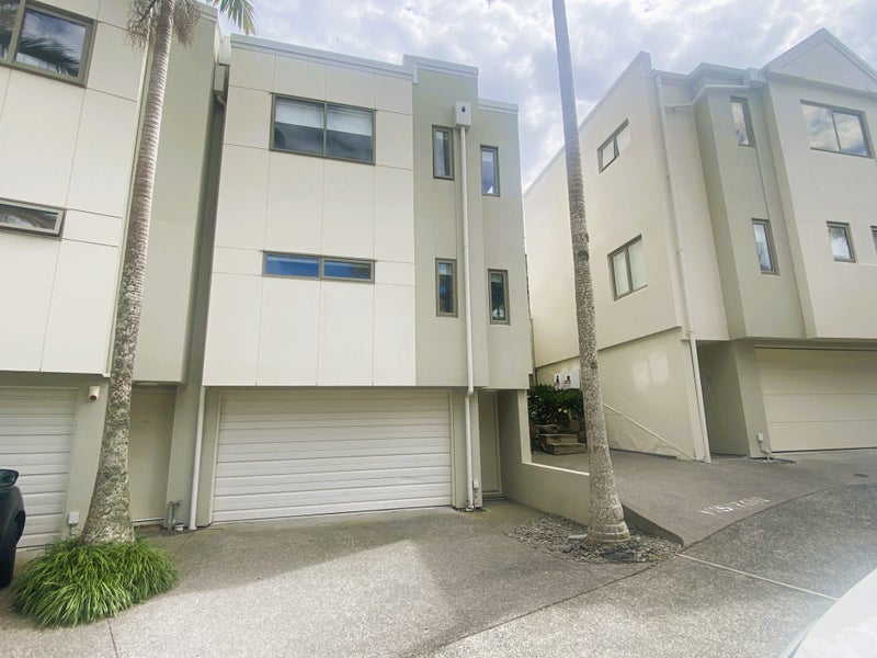 28/21 Hunters Park Drive, Three Kings, Auckland - Carousel 2
