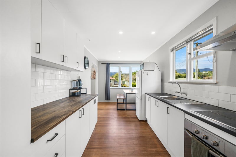 8 Waimarama Grove, Birchville, Upper Hutt - Carousel 2