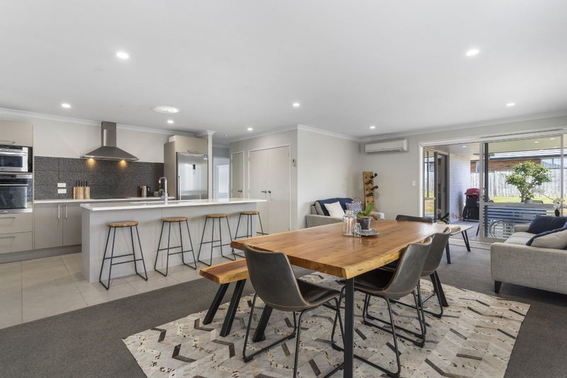 13 Artists Avenue, Beachlands, Auckland - Carousel 2