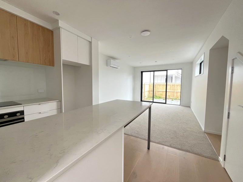 17/10 Pascoe Avenue, Paremata, Porirua - Carousel 1