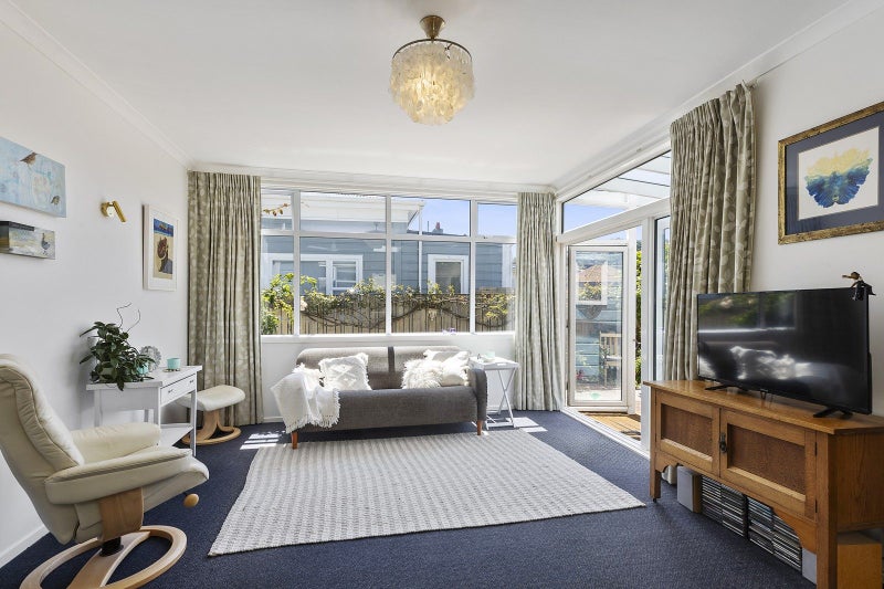31 Derwent Street, Island Bay, Wellington - Carousel 2