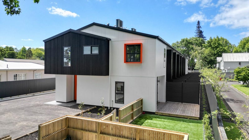 8/18 Stanley Street, Claudelands, Hamilton - Carousel 1