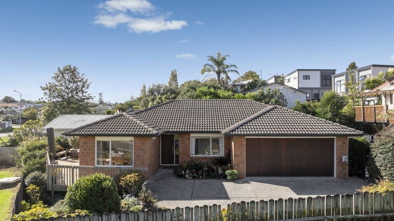 24A Orinda Close, Botany Downs, Auckland - Carousel 1