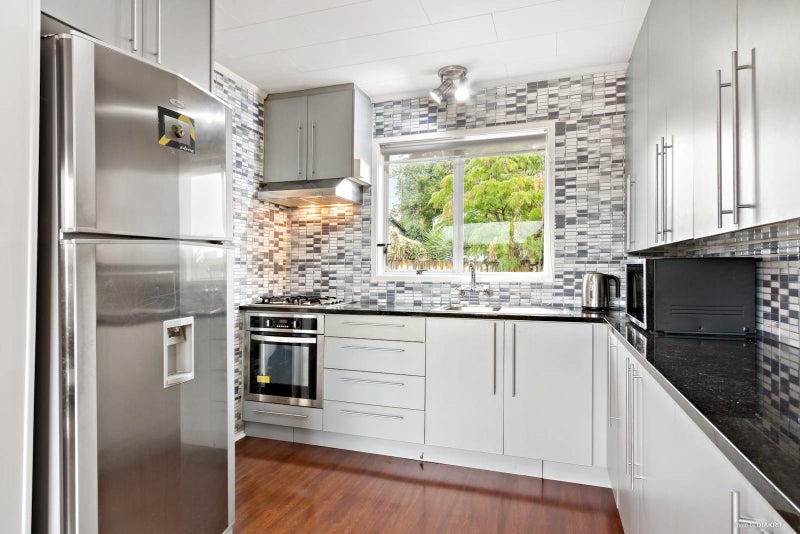 2/19 Seabrook Avenue, New Lynn, Auckland - Carousel 2