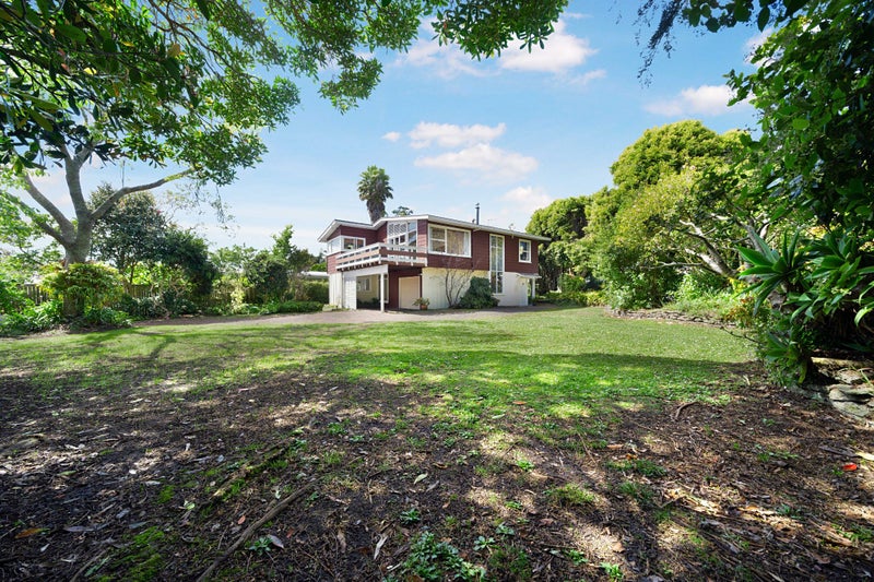 1 Alwyn Avenue, Te Atatu South, Auckland - Carousel 1