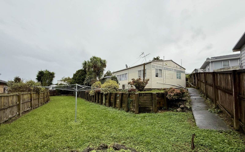 9 Holborn Place, Papatoetoe, Auckland - Carousel 1