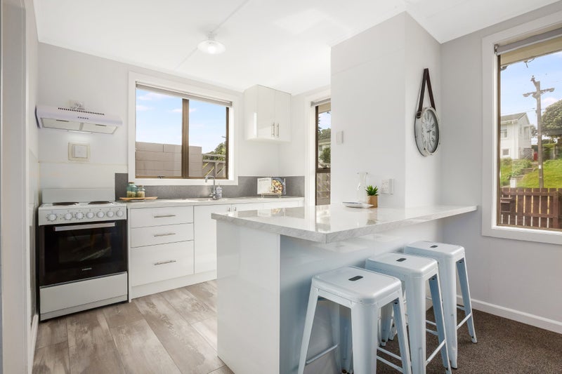 18 Taupiri Crescent, Titahi Bay, Porirua - Carousel 2