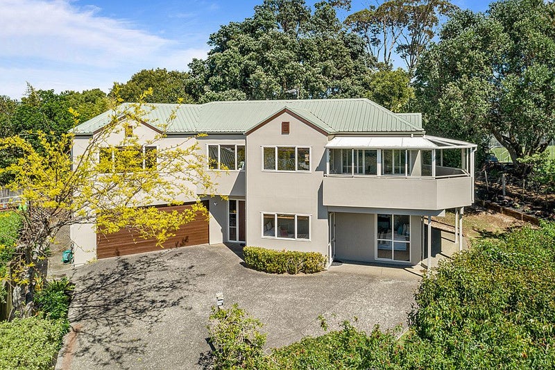 2/23 Wairau Road, Forrest Hill, Auckland - Carousel 1