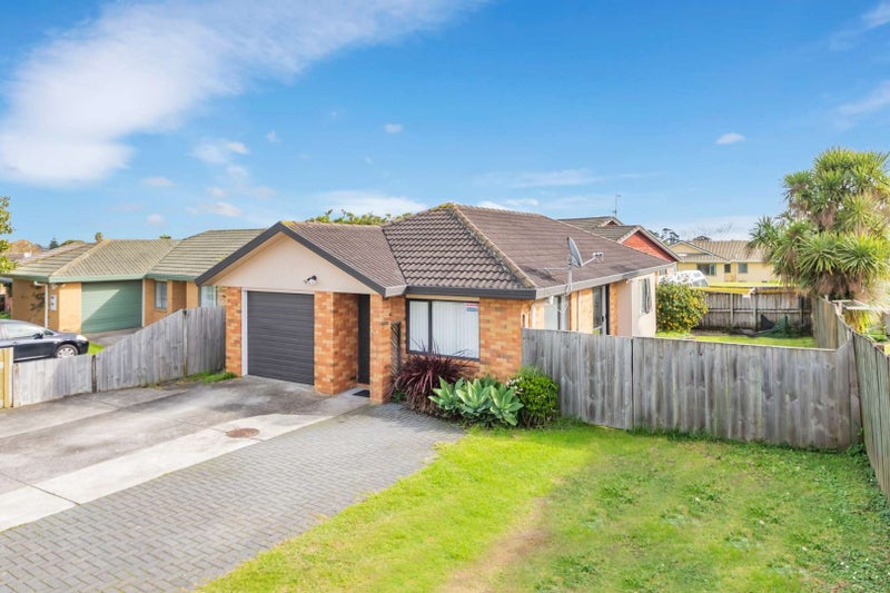 21 Rebecca Rise, Weymouth, Auckland - Carousel 2