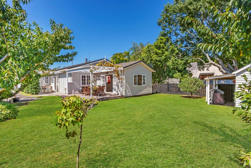 2 Tawera Road, Greenlane, Auckland - Carousel 1