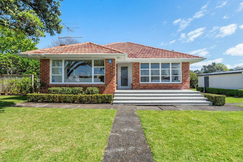 8 Wallath Road, Onehunga, Auckland - Carousel 2