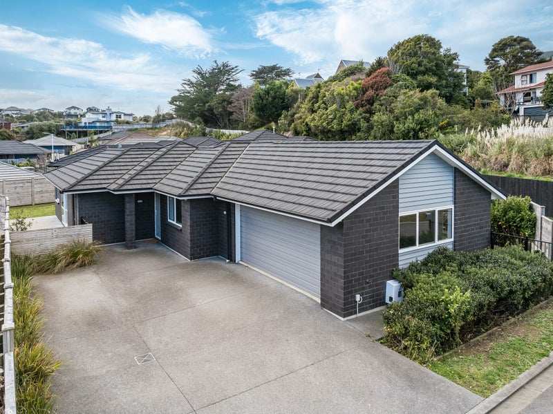 33 Tradewinds drive, Whitby, Porirua - Carousel 2