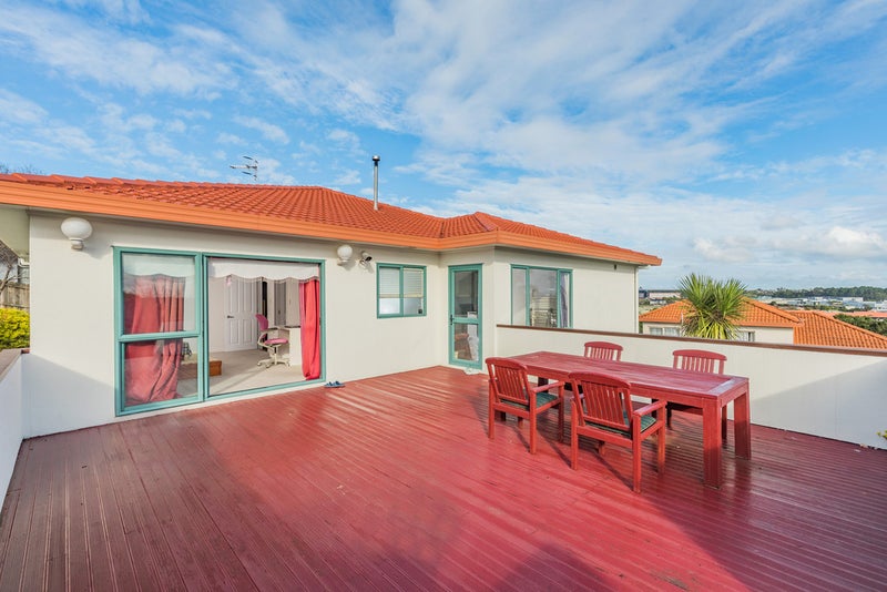 8 Graham Collins Drive, Windsor Park, Auckland - Carousel 2